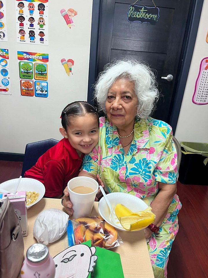 Grandparents and students of Newman Institute of the Oratory during the Grandparents Day celebration in Reynosa (2/57).
