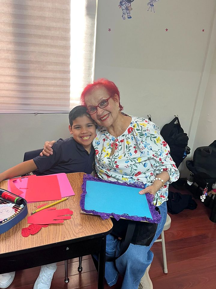 Grandparents and students of Newman Institute of the Oratory during the Grandparents Day celebration in Reynosa (10/57).