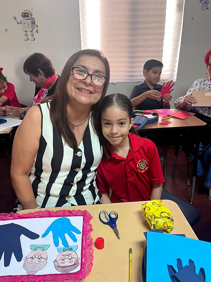 Grandparents and students of Newman Institute of the Oratory during the Grandparents Day celebration in Reynosa (12/57).