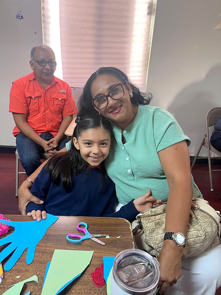 Grandparents and students of Newman Institute of the Oratory during the Grandparents Day celebration in Reynosa (15/57).