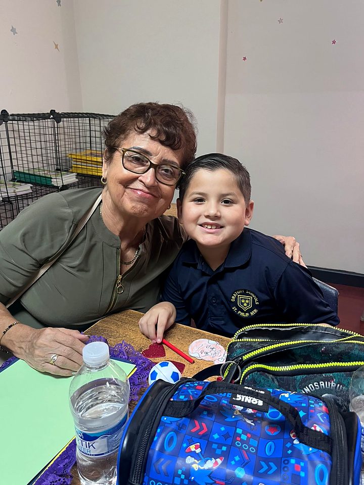 Grandparents and students of Newman Institute of the Oratory during the Grandparents Day celebration in Reynosa (16/57).