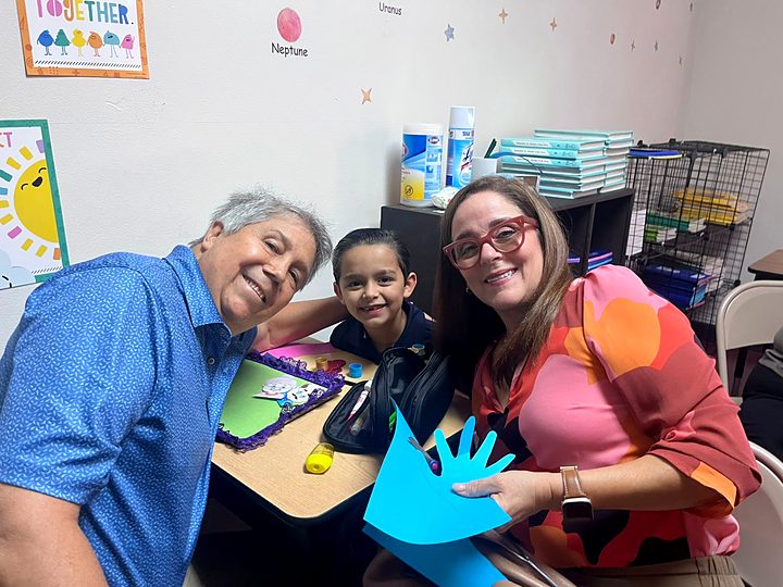 Grandparents and students of Newman Institute of the Oratory during the Grandparents Day celebration in Reynosa (19/57).