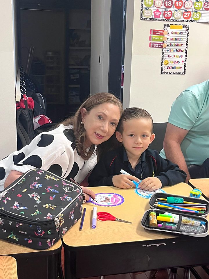 Grandparents and students of Newman Institute of the Oratory during the Grandparents Day celebration in Reynosa (22/57).