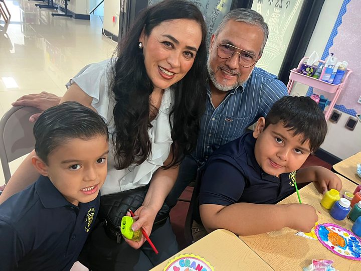 Grandparents and students of Newman Institute of the Oratory during the Grandparents Day celebration in Reynosa (23/57).