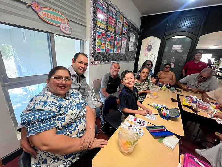 Grandparents and students of Newman Institute of the Oratory during the Grandparents Day celebration in Reynosa (24/57).