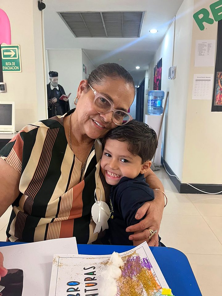 Grandparents and students of Newman Institute of the Oratory during the Grandparents Day celebration in Reynosa (26/57).