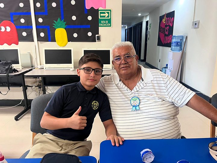 Grandparents and students of Newman Institute of the Oratory during the Grandparents Day celebration in Reynosa (27/57).