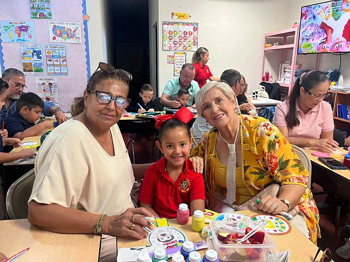 Grandparents and students of Newman Institute of the Oratory during the Grandparents Day celebration in Reynosa (28/57).