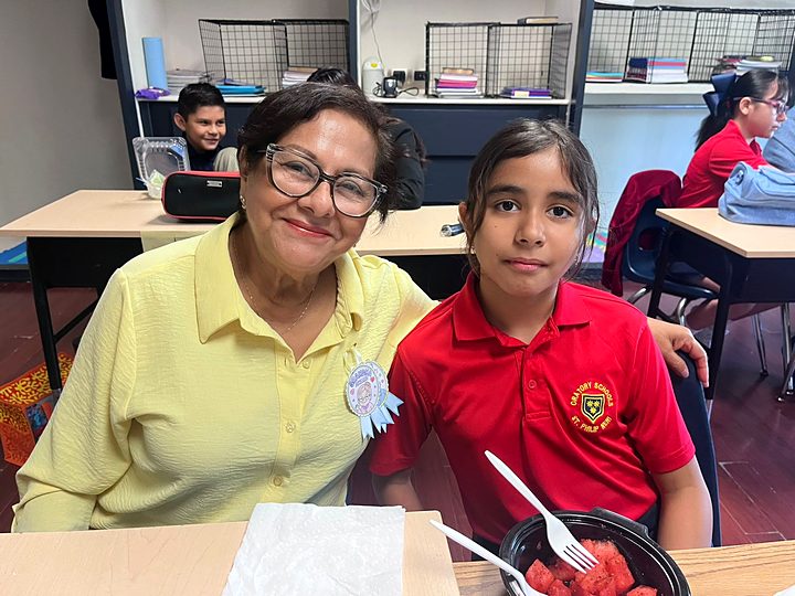Grandparents and students of Newman Institute of the Oratory during the Grandparents Day celebration in Reynosa (33/57).