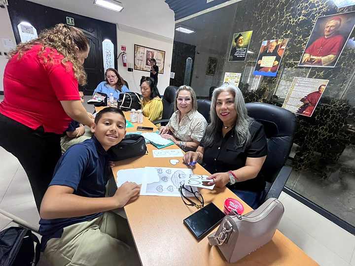 Grandparents and students of Newman Institute of the Oratory during the Grandparents Day celebration in Reynosa (40/57).
