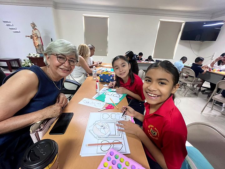 Grandparents and students of Newman Institute of the Oratory during the Grandparents Day celebration in Reynosa (41/57).