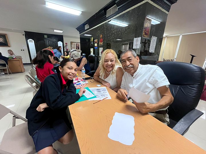 Grandparents and students of Newman Institute of the Oratory during the Grandparents Day celebration in Reynosa (43/57).