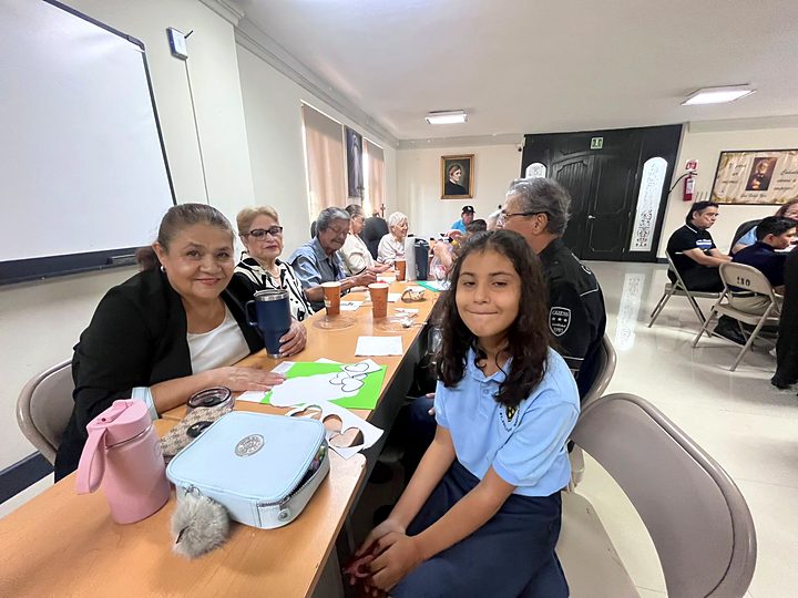 Grandparents and students of Newman Institute of the Oratory during the Grandparents Day celebration in Reynosa (46/57).