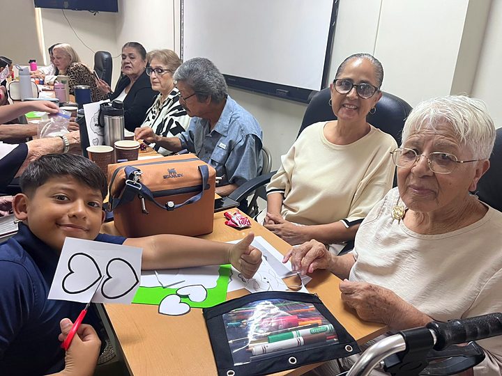 Grandparents and students of Newman Institute of the Oratory during the Grandparents Day celebration in Reynosa (49/57).