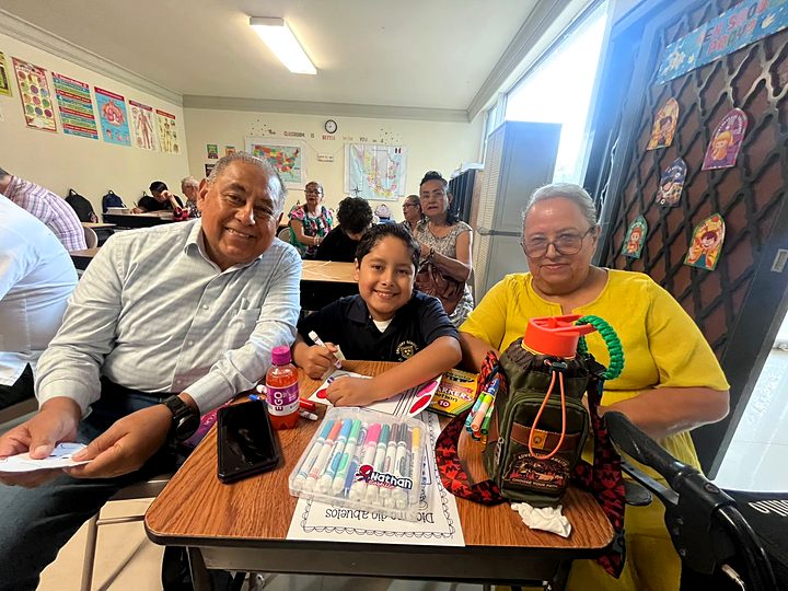 Grandparents and students of Newman Institute of the Oratory during the Grandparents Day celebration in Reynosa (52/57).