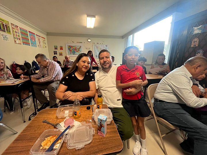 Grandparents and students of Newman Institute of the Oratory during the Grandparents Day celebration in Reynosa (53/57).