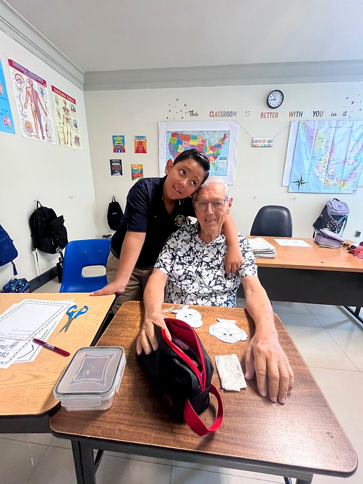 Grandparents and students of Newman Institute of the Oratory during the Grandparents Day celebration in Reynosa (54/57).