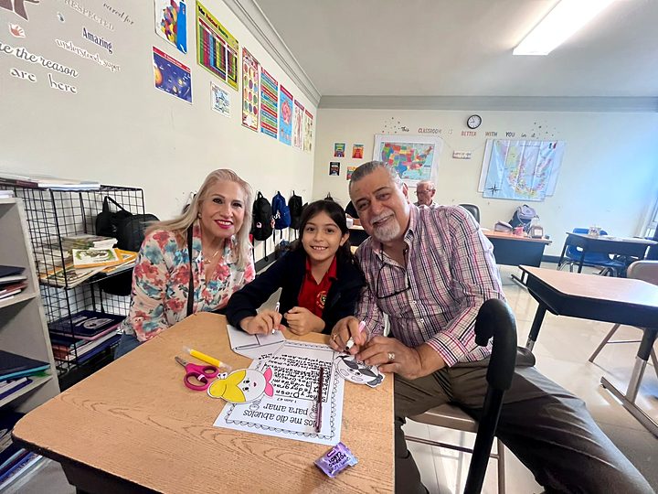 Grandparents and students of Newman Institute of the Oratory during the Grandparents Day celebration in Reynosa (55/57).